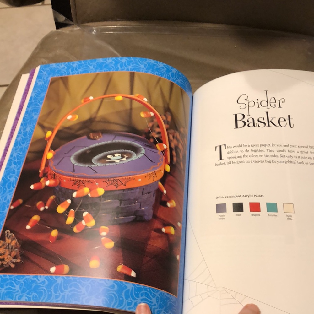 Halloween Fun Books: Decorating & Projects 🎃 - Picture 13 of 16